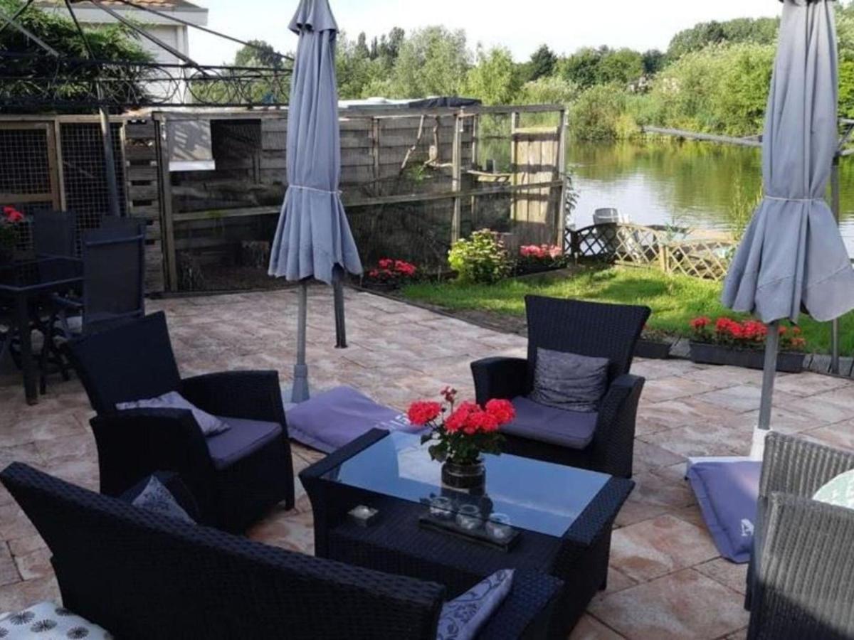 Fantastic Villa In Ooltgensplaat With Jetty Экстерьер фото