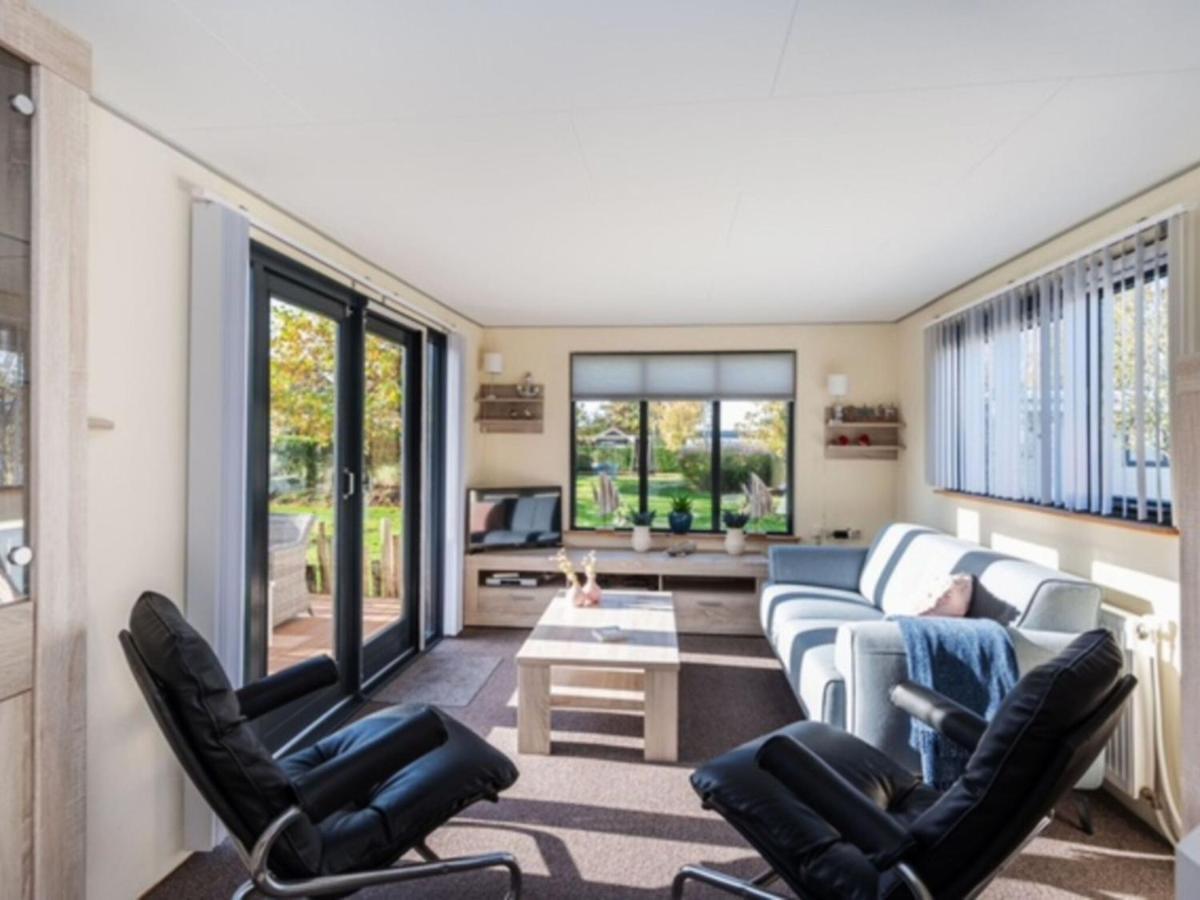 Fantastic Villa In Ooltgensplaat With Jetty Экстерьер фото