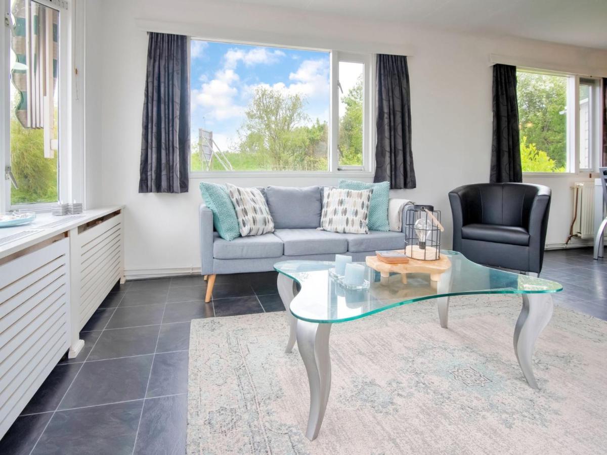 Fantastic Villa In Ooltgensplaat With Jetty Экстерьер фото
